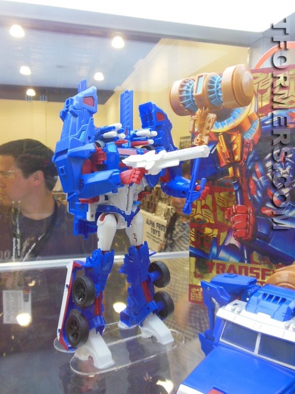 Transformers=botcon 2013 Generatations Prime Paltinum  (56 of 424)